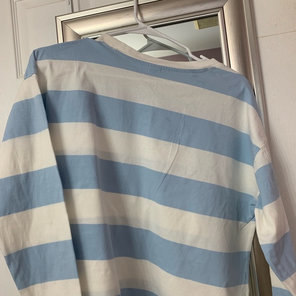 Ladies short length shirt - Picture 2 of 5